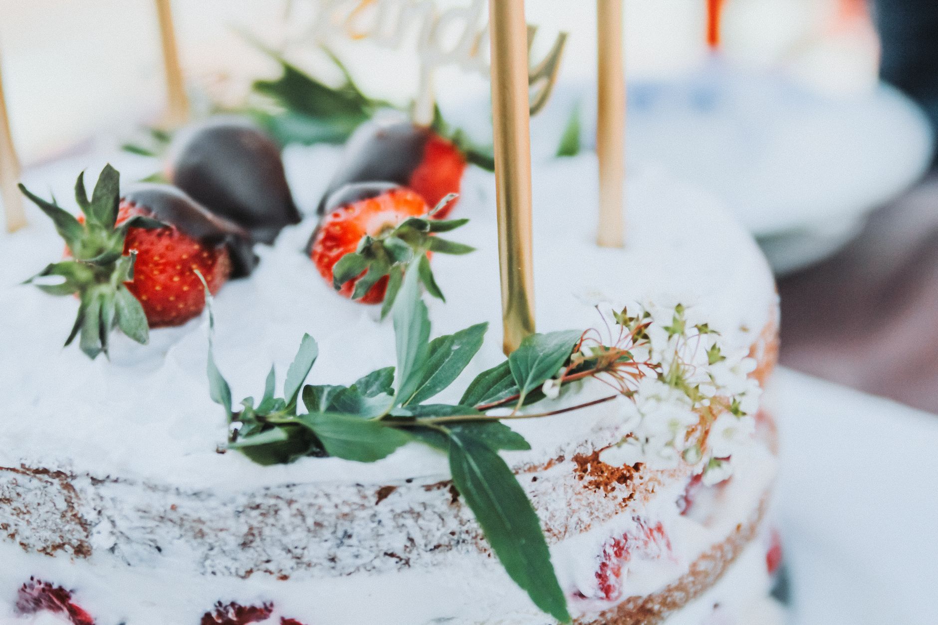Naked cake svatební dort s ovocem